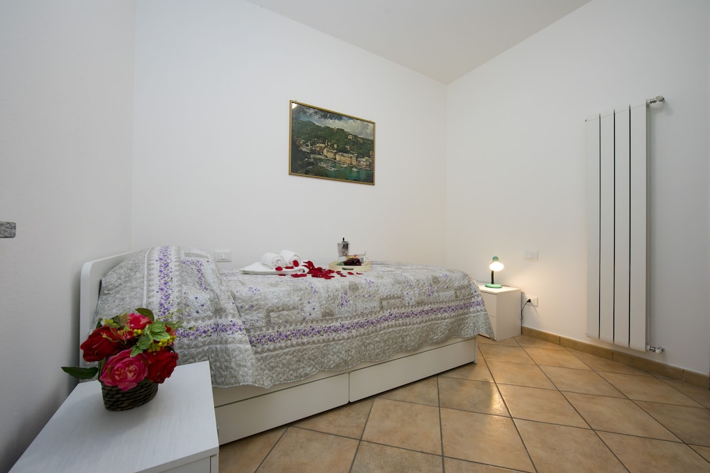 Family Townhome, Multiple Bedrooms, 2 Bathrooms (Le Betulle Garden in Laveno) photo 3