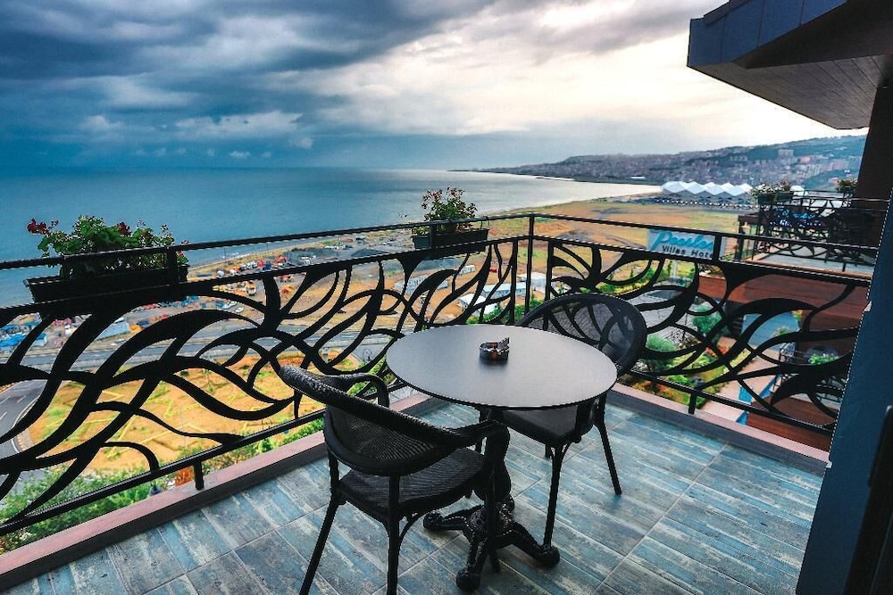 Black Sea Suite with Jacuzzi and Sea View - Photo 4