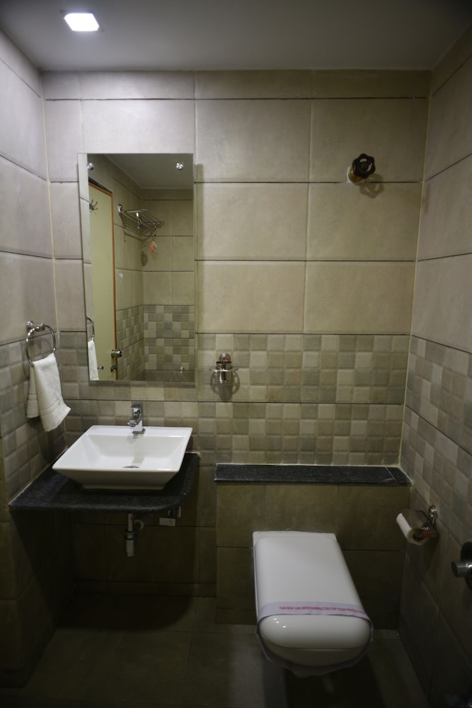 Executive Room - Photo 5