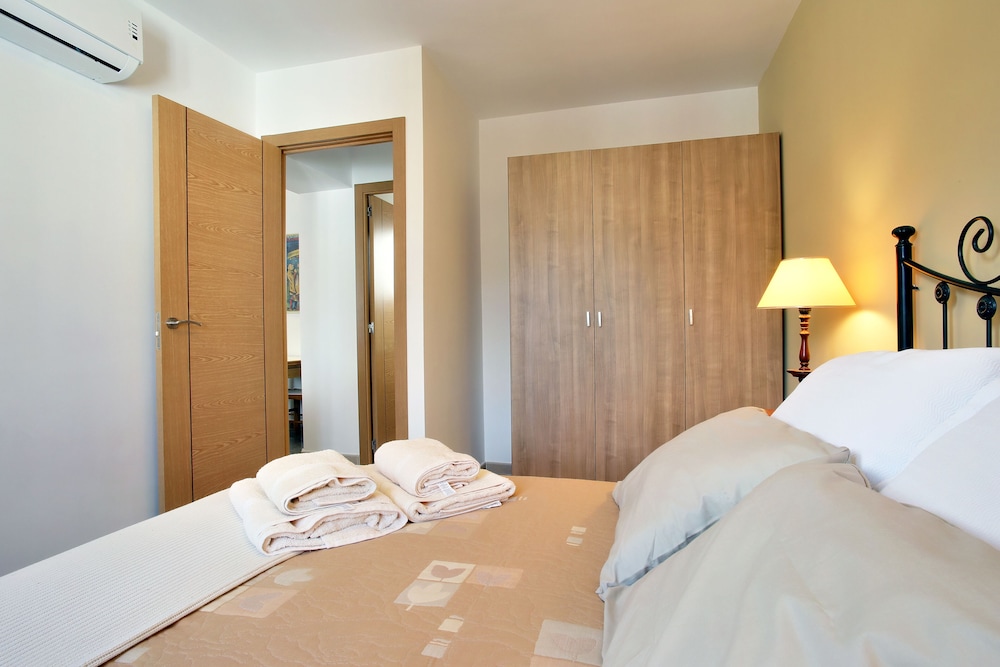 Apartment, Private Bathroom - Photo 14