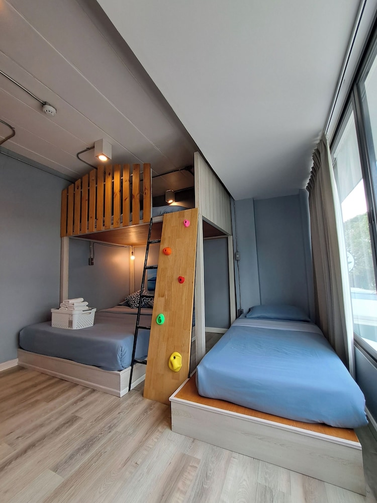 Deluxe Family Room - Photo 14