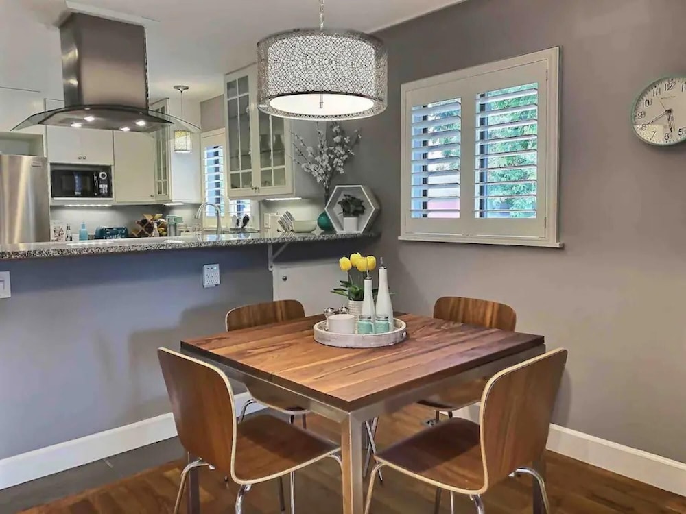 Modern Littleton Cottage 2 Blocks to Main Pets Fenced Backyard Firepit, Bilde 11