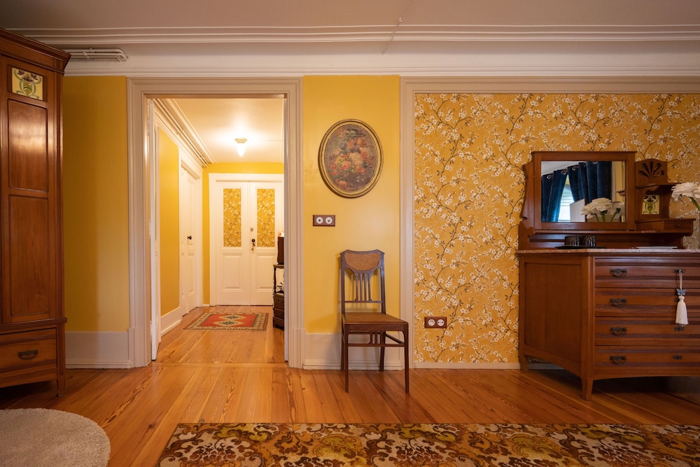 Deluxe Studio Suite photo 3