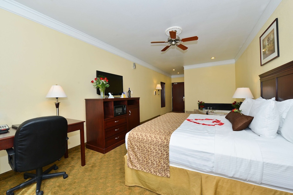 Suite, 1 King Bed, Non Smoking, Jetted Tub