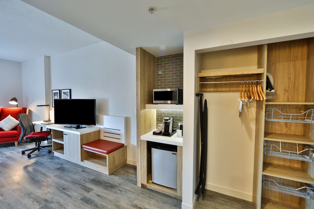 Room, 1 King Bed (Oversized) - Photo 4