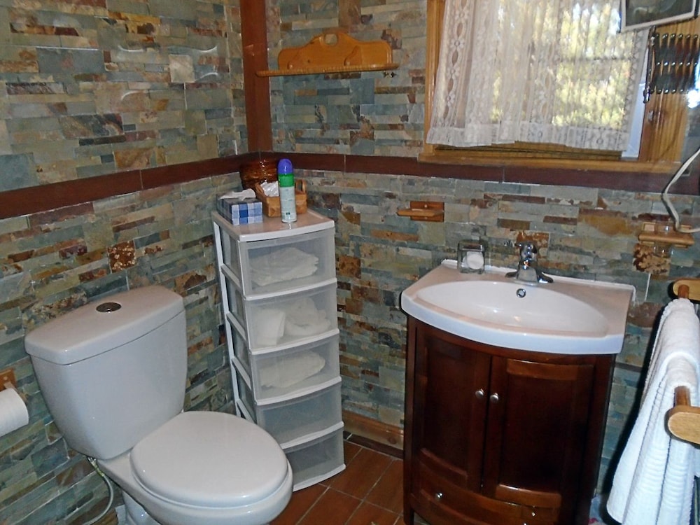 Room, 1 Queen Bed, Private Bathroom (Mysterieuse) photo 3