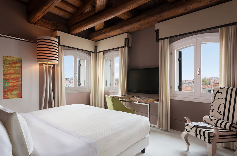 Superior Suite with Grand Canal View
