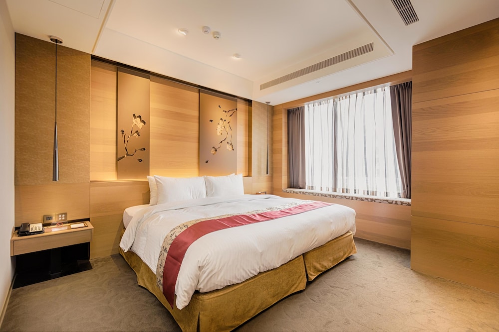 Superior Double Room, 1 King Bed, Bathtub photo 3