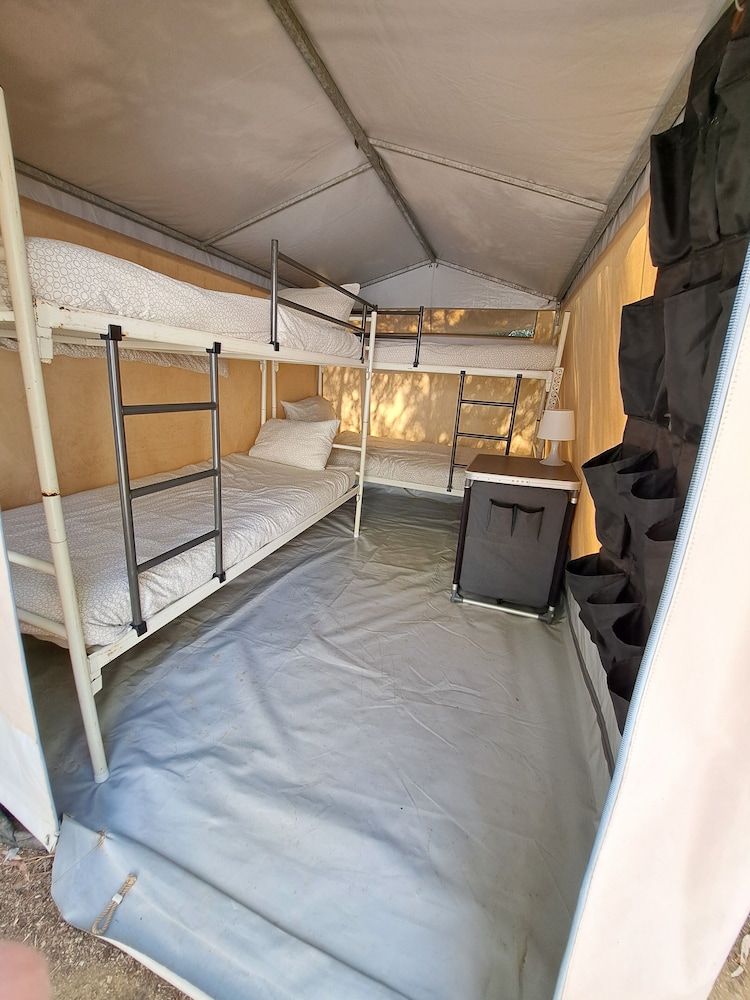 Economy Shared Dormitory, Mixed Dorm, Oceanfront photo 1