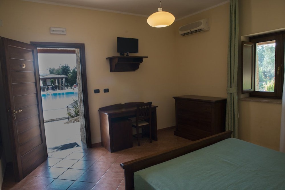 Standard Double Room - Photo 2