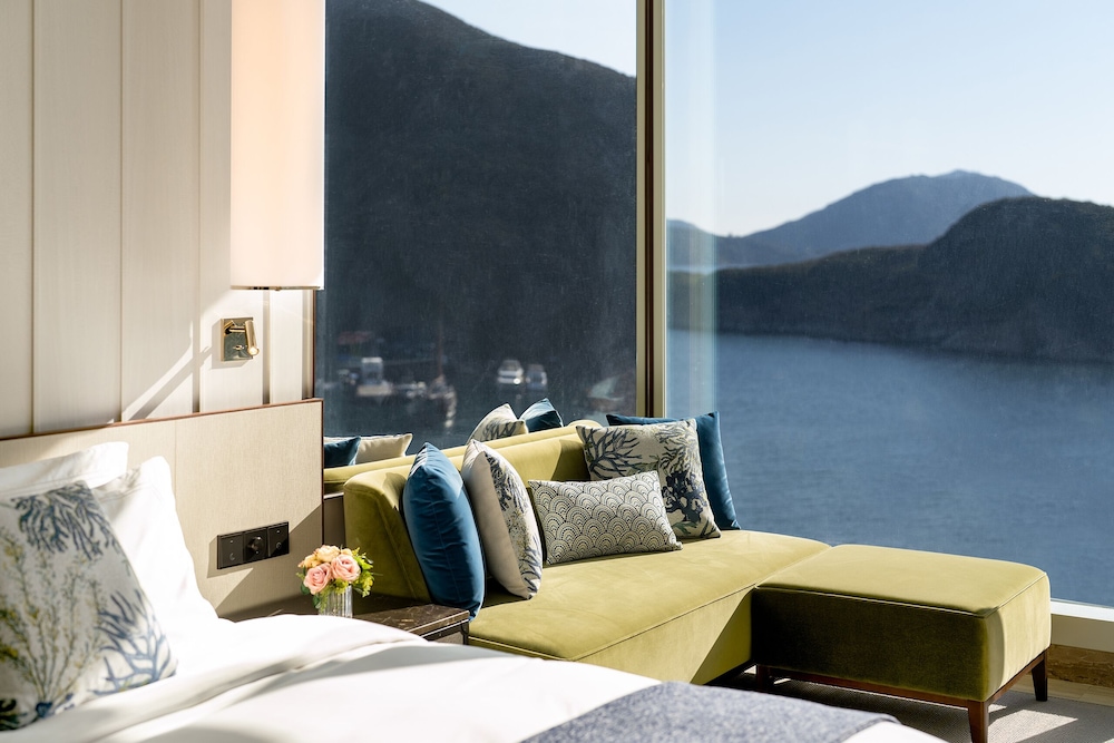 Oceanfront Twin Room