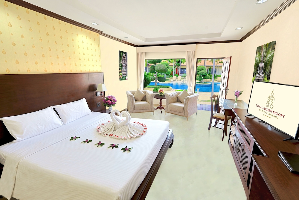 Deluxe Double Room, Poolside - Photo 1