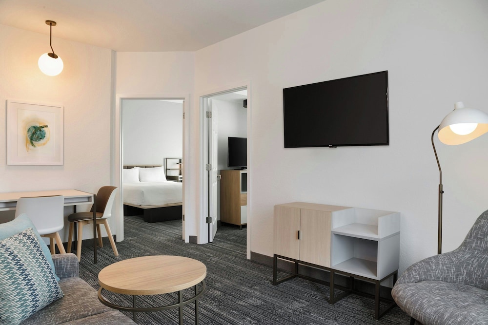 Suite, 2 Bedrooms - Photo 4