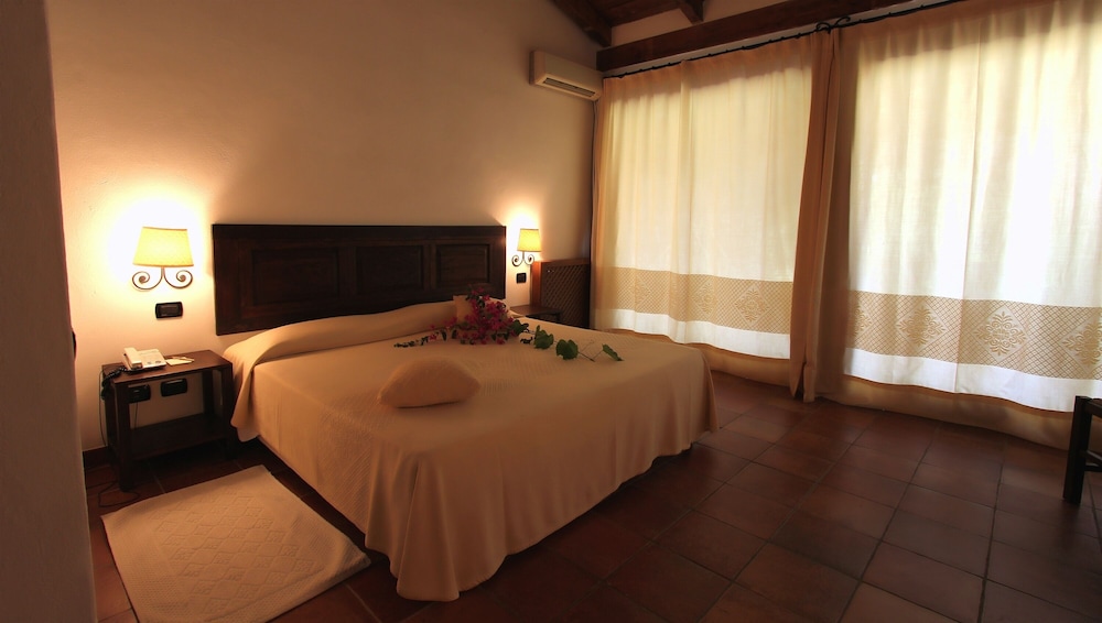 Classic Triple Room (Bouganvillea) photo 1