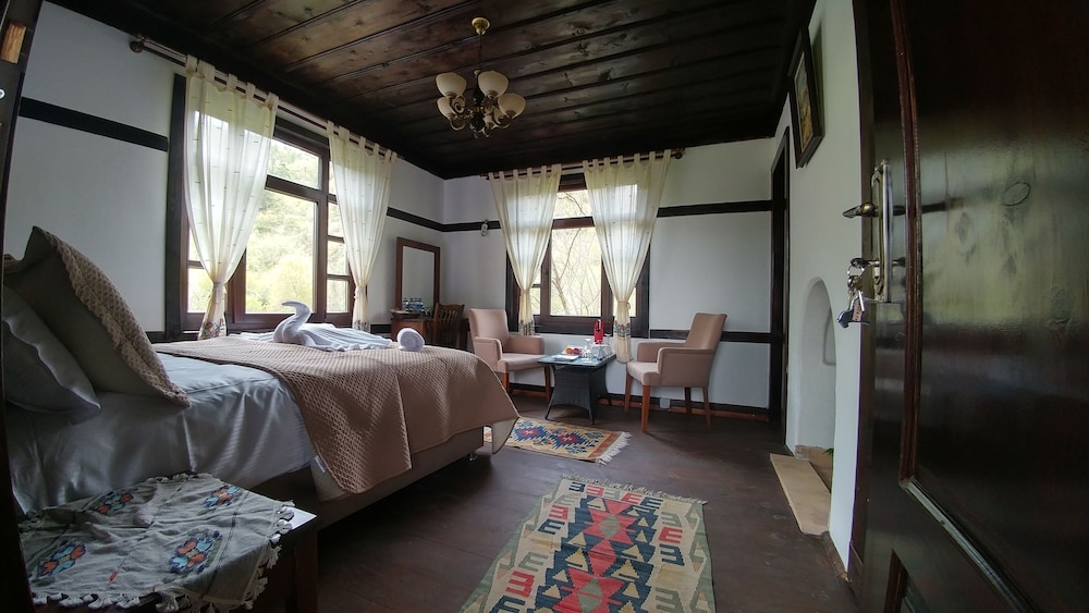 Hunting Mansion photo 3