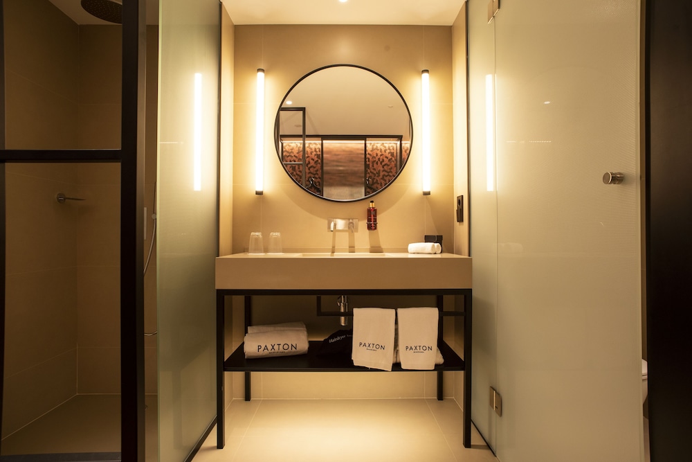 Executive Room thumbnail 5