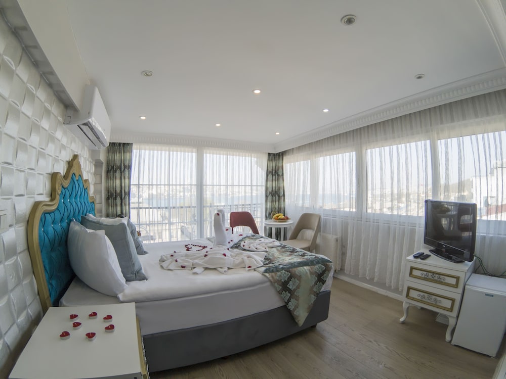 Deluxe Room, 1 Double Bed, Sea View, Overwater photo 1