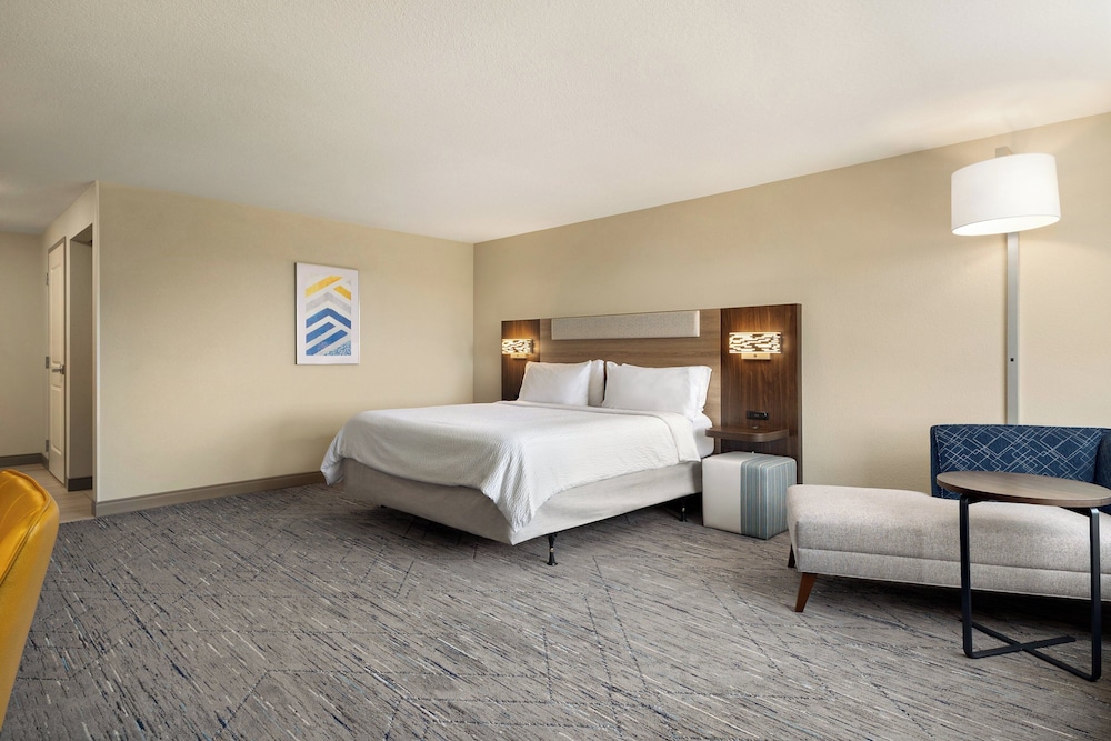 Standard Room, 1 King Bed, Accessible Bathtub (Communications, Accessible Tub) photo 3