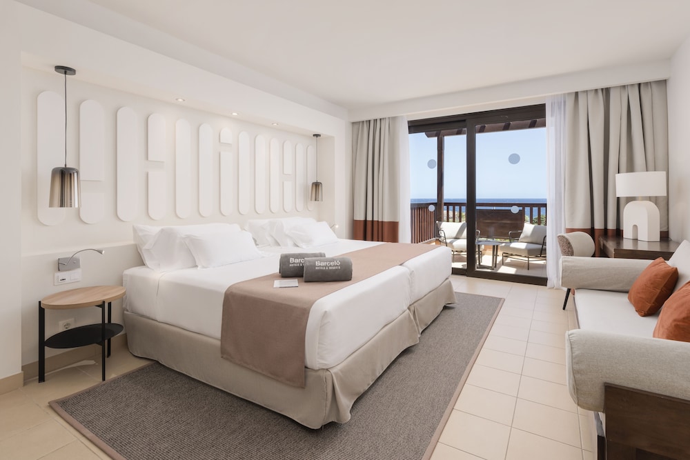 Deluxe Room, Sea View (2 adults + 1 child)