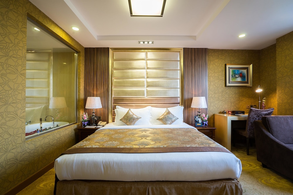Executive Room, 1 King Bed, Non Smoking, City View photo 3