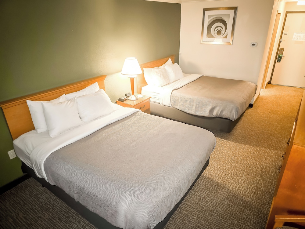 Standard Room, 2 Queen Beds, Non Smoking - Photo 2