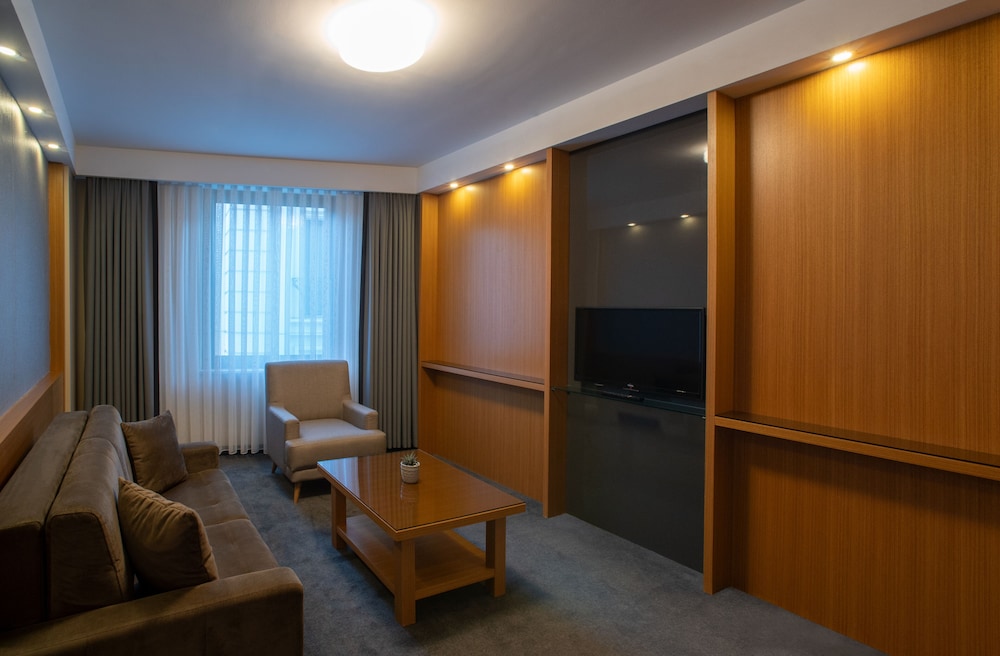 Family Room photo 2