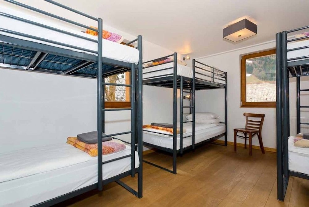 Bed in 6-Bed Mixed Dormitory Room photo 1