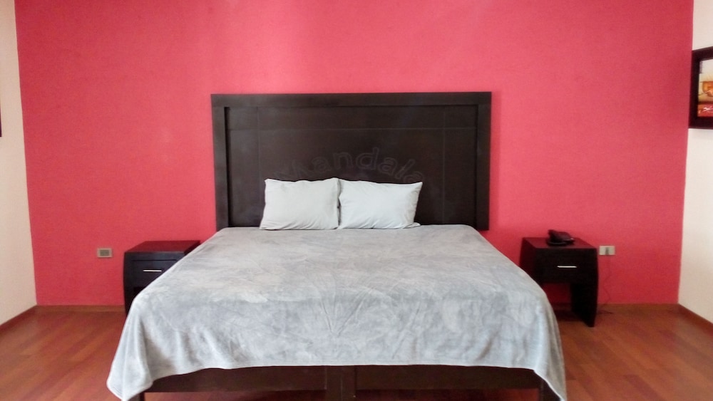 Standard Suite, 1 King Bed photo 2