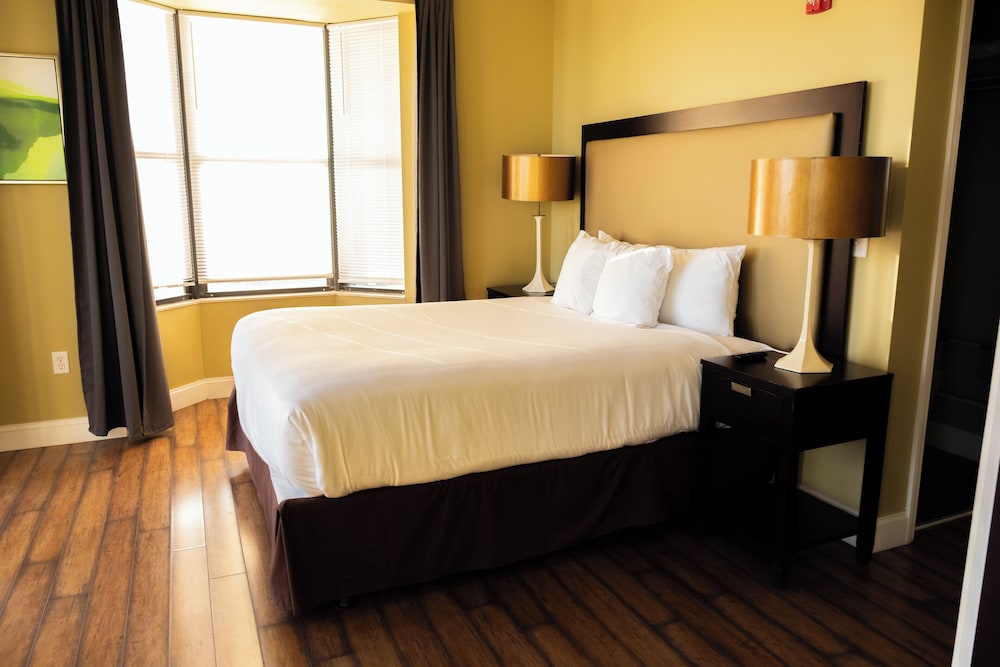 Suite, Multiple Beds, Non Smoking, Corner photo 3