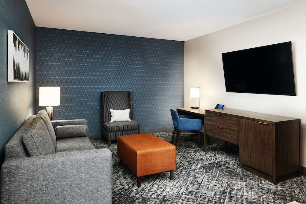 Suite, 1 King Bed (Boardroom, 2 Rooms) - Photo 2