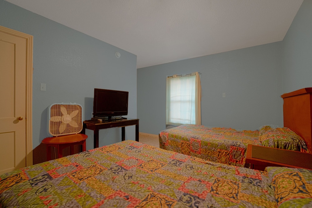 Room, Multiple Beds, Smoking photo 3