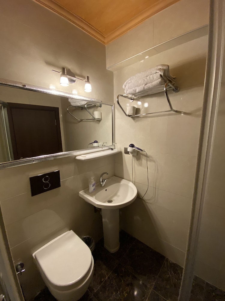 Standard Double Room - Photo 22