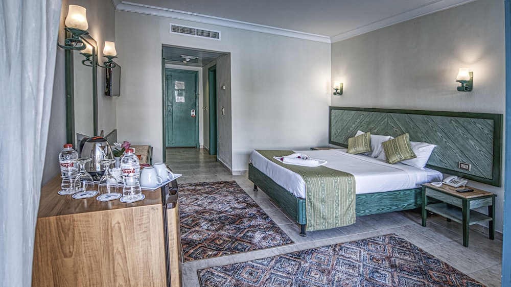 Premium Single Room, Pool View photo 2