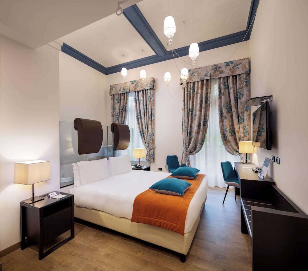 Classic Room, Multiple Beds - Photo 20