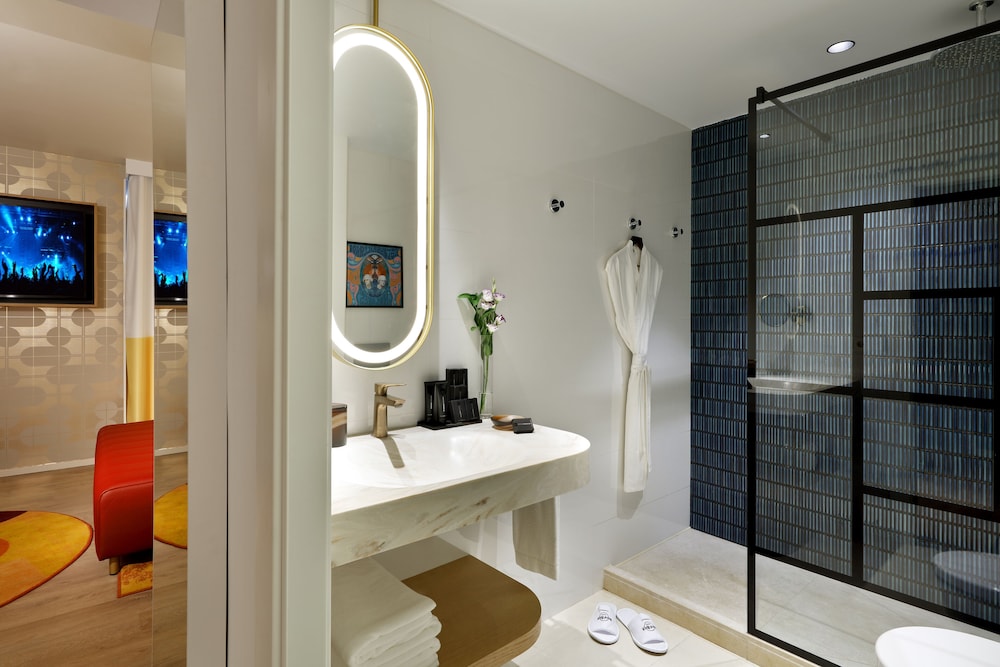 Studio Suite, Pool View