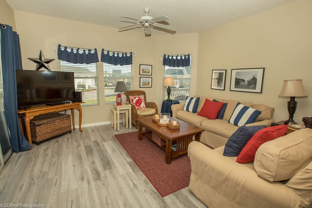 Condo, 2 Bedrooms