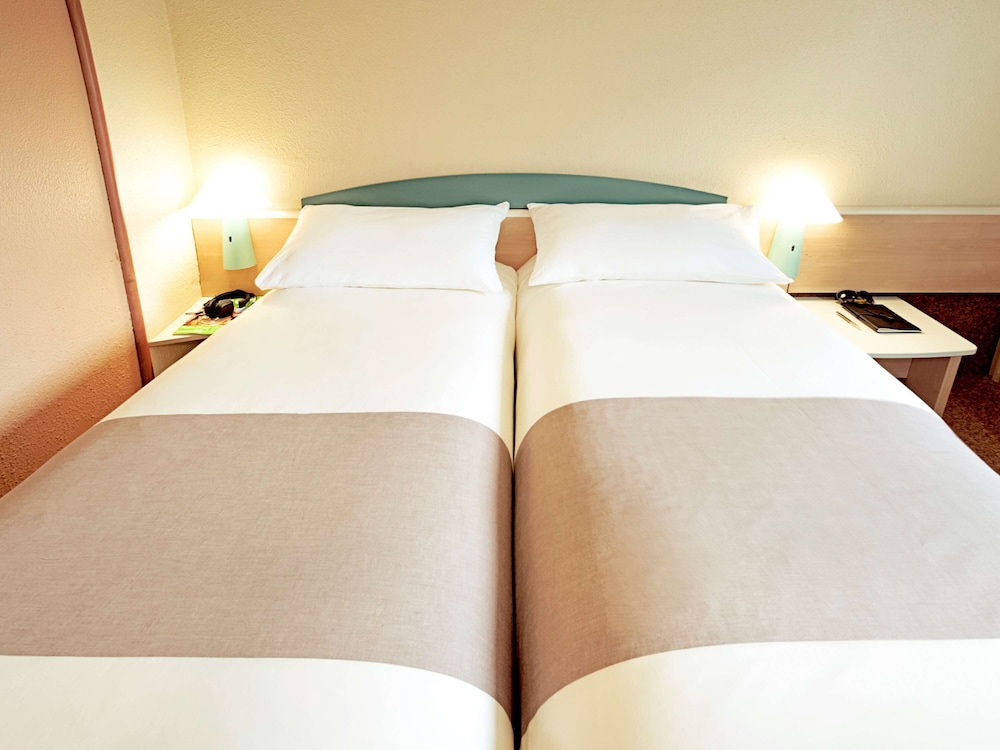 Standard Twin Room, 2 Twin Beds - Photo 9