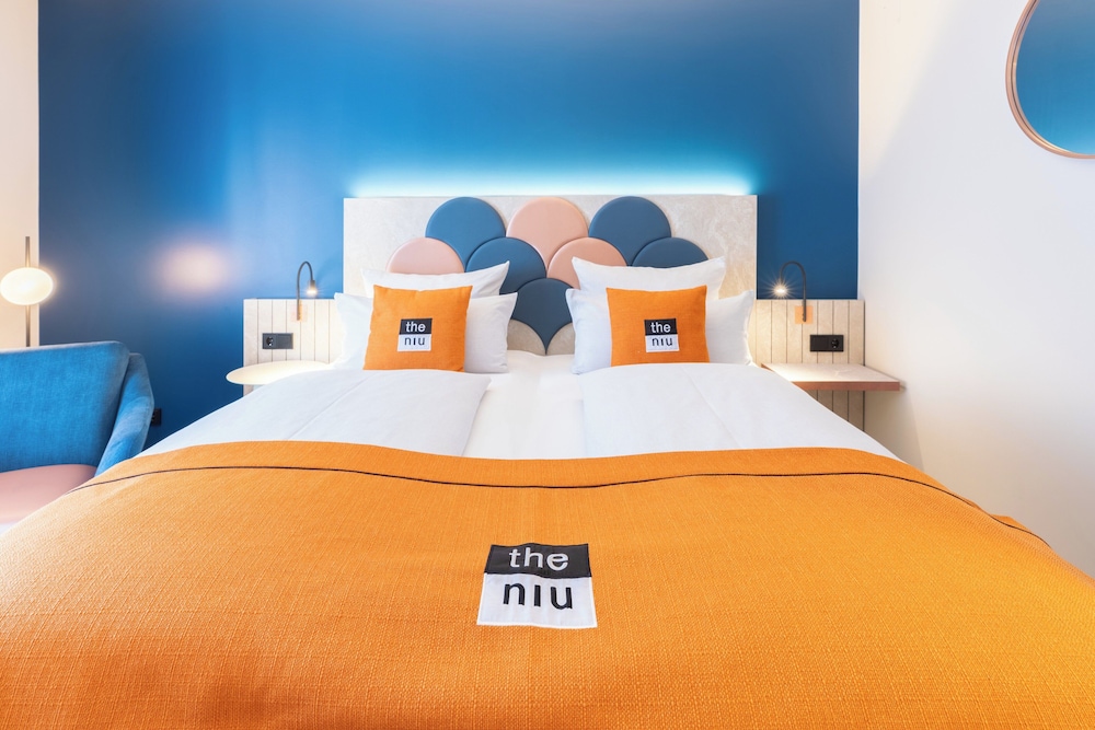 Standard Room, 1 Queen Bed, Park View - Photo 1
