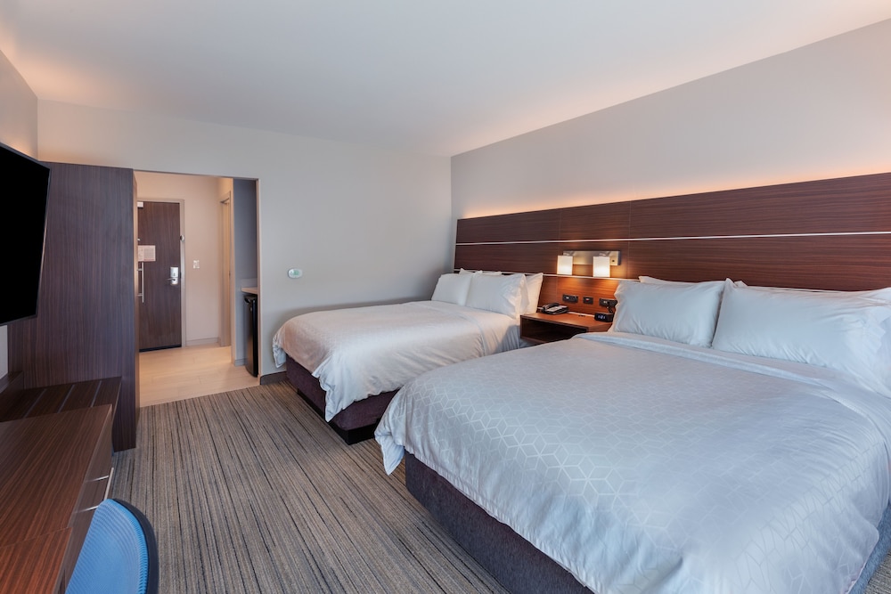 Room, 2 Queen Beds - Photo 2