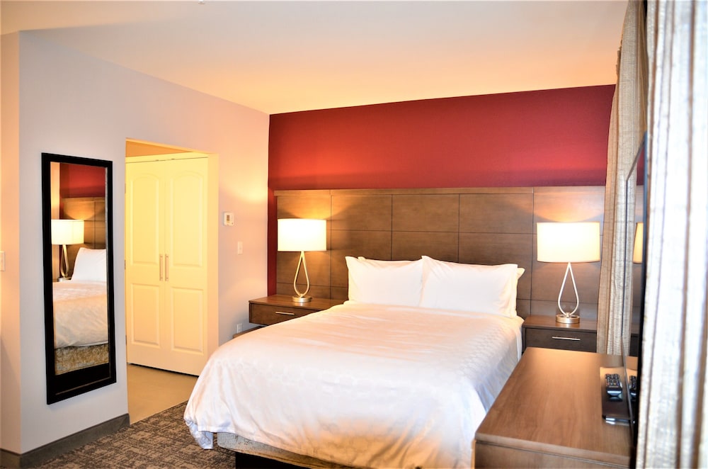 Suite, 1 Bedroom, Accessible, Kitchen (Communications) - Photo 3