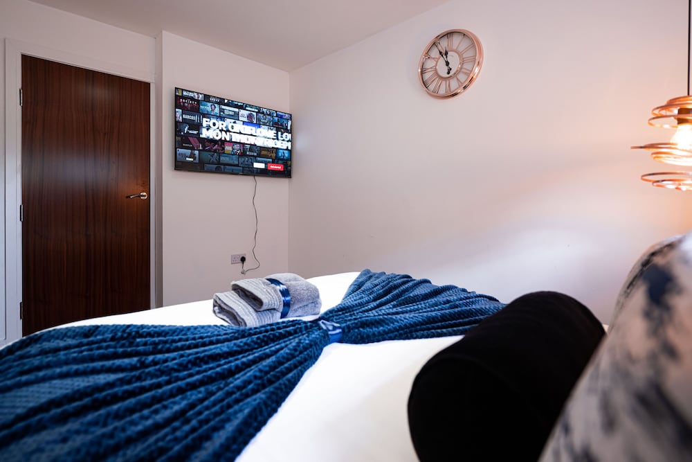 Deluxe Apartment, Hot Tub, City View (Apt 4) - Photo 21