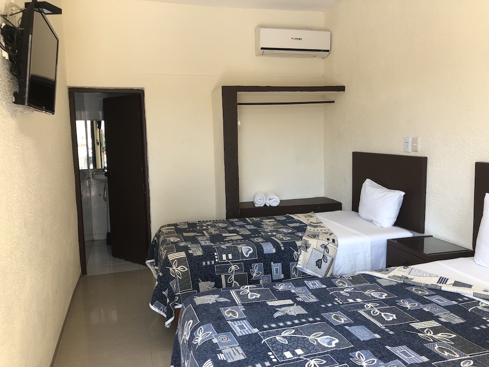 Twin Room, 2 Twin Beds, Non Smoking, Pool View photo 1