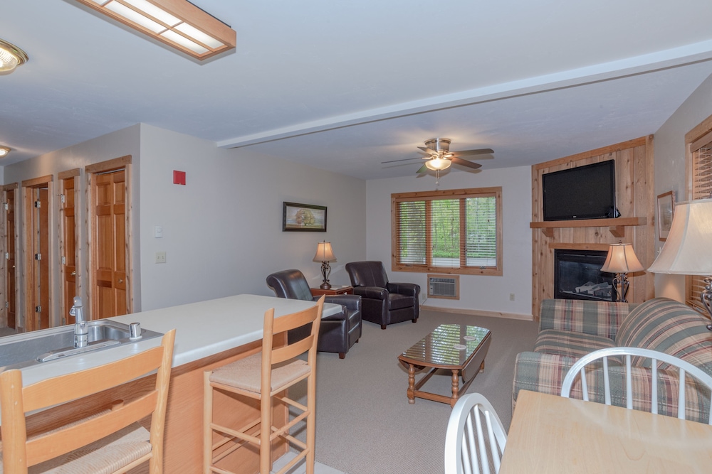 2 Bedroom Suite photo 3