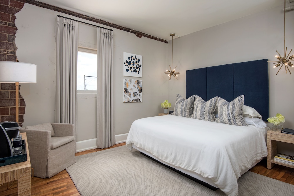 Standard Room, 1 King Bed