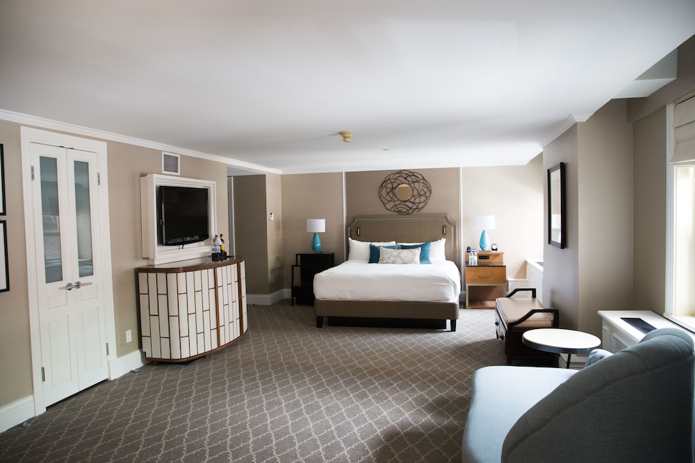 Deluxe Room, 1 Queen Bed