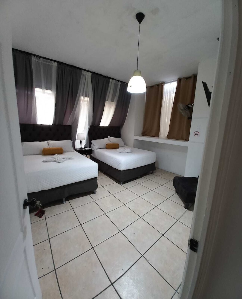 Economy Double Room, 2 Double Beds, Non Smoking, Ensuite photo 2