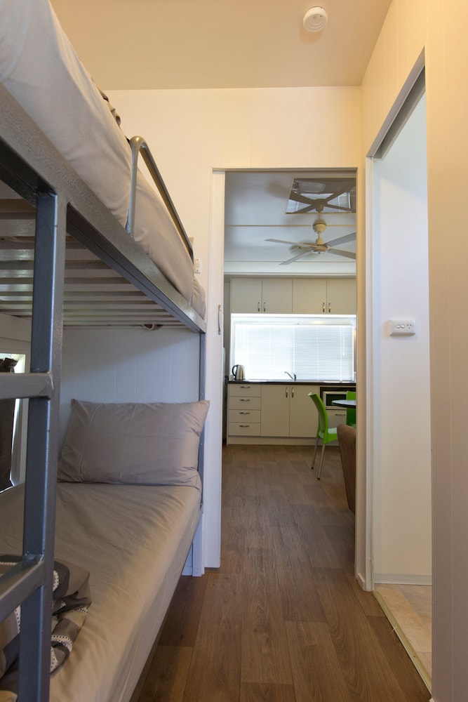 Cabin, 2 Bedrooms (1 Queen and 1 Bunk Beds) photo 3