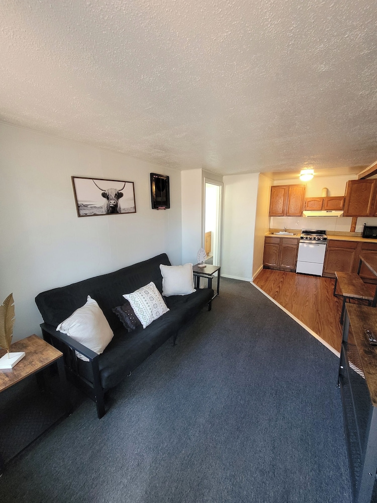 Deluxe Cabin, 1 Queen Bed, Kitchen photo 3