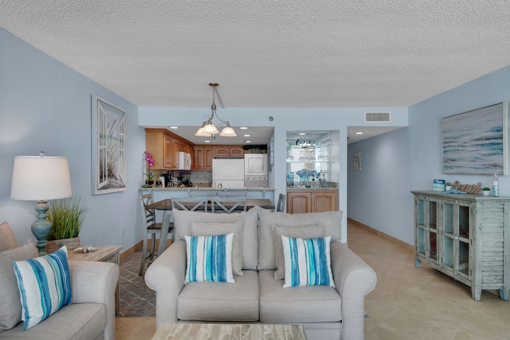 Standard Condo, 2 Bedrooms, 2 Bathrooms, Beachfront (Living Room Beachfront) (Furnishings vary) photo 1