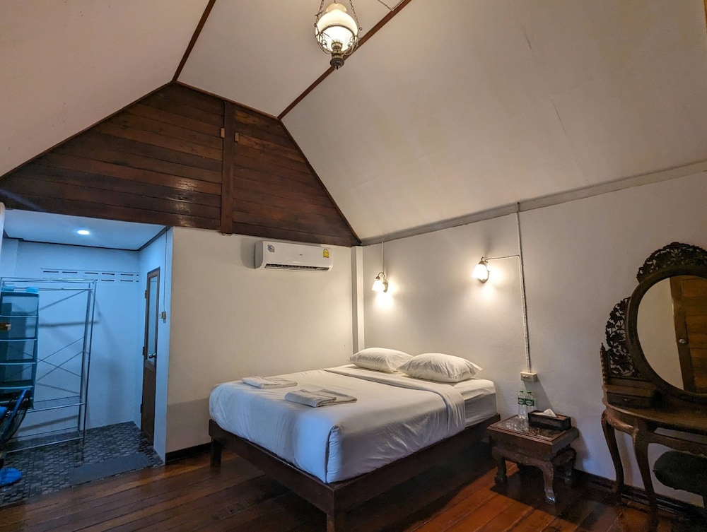 Superior Bungalow - Photo 12